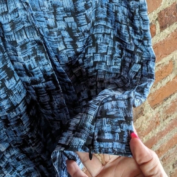 Rafaella Blue & Black Woven Pattern Sleeveless Blouse w/ Tie at Neck - Picture 5 of 11